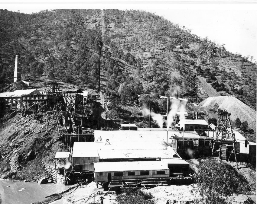 Hillgrove: Baker's Creek Gold Mine and Tramway, c. 1895. 