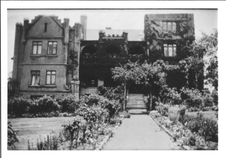 Front view of Kings Plains Station, Glen Innes, c.1930s