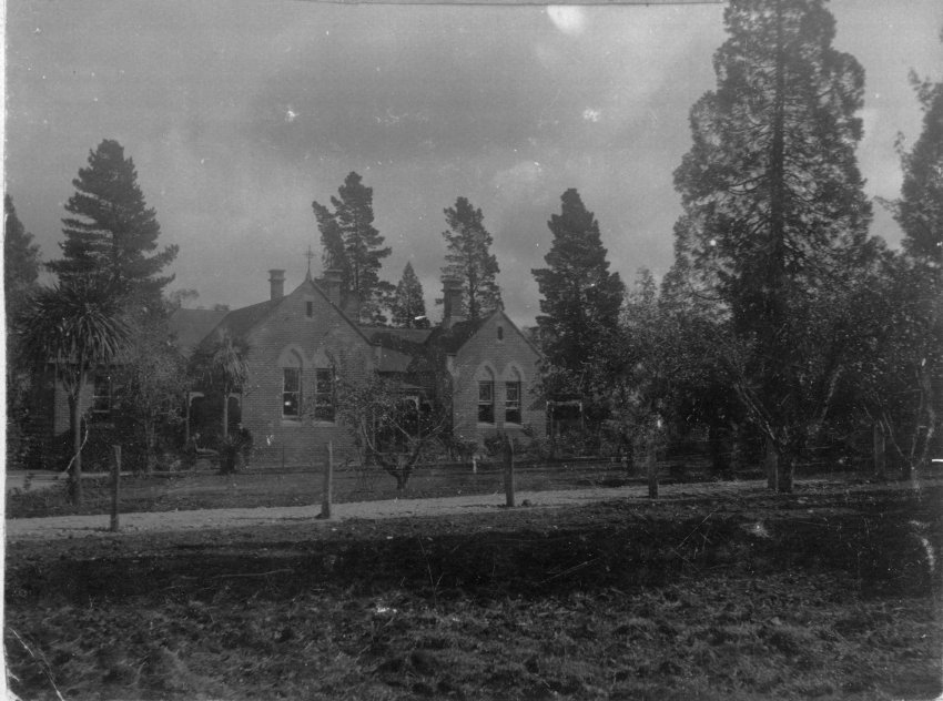 Photo of an unidentified building and garden