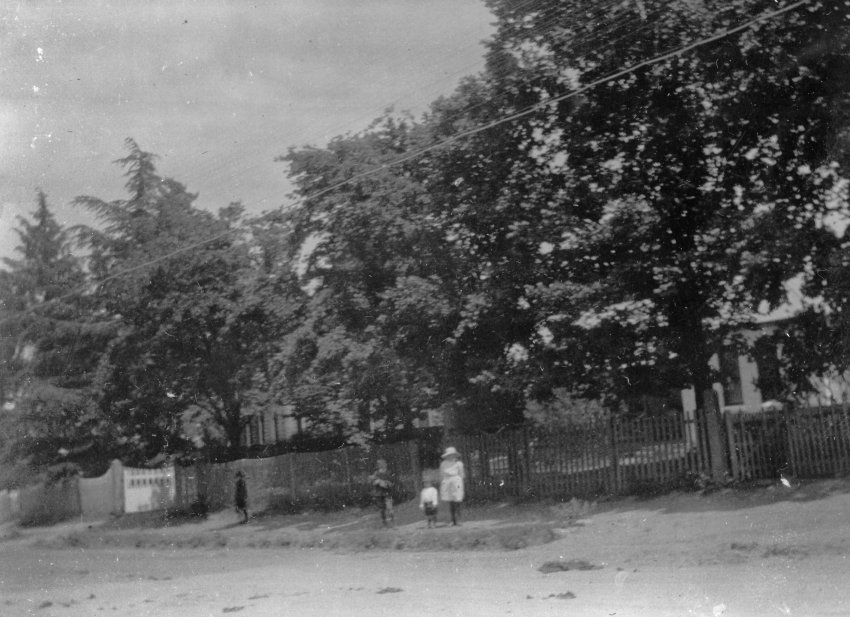 Photo of unidentifed street scene