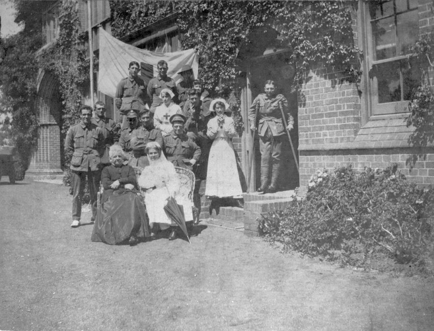Sarah White with a group of soldiers and Voluntary Aid Detachment [VAD] staff outside Booloominbah