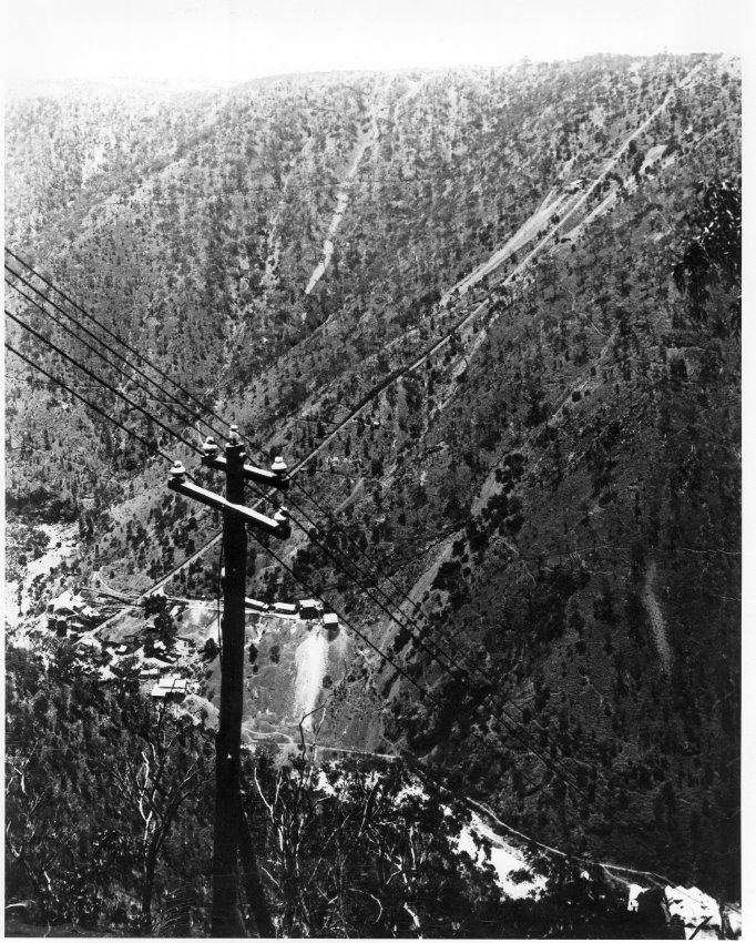 Hillgrove: Baker's Creek Gorge, Baker's Creek Gold Mining Co's. Tramway
