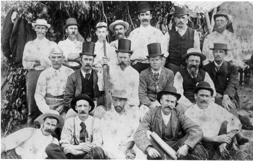 Old Hillgrove citizens and Mines Bosses, cricket team, 1890-1900