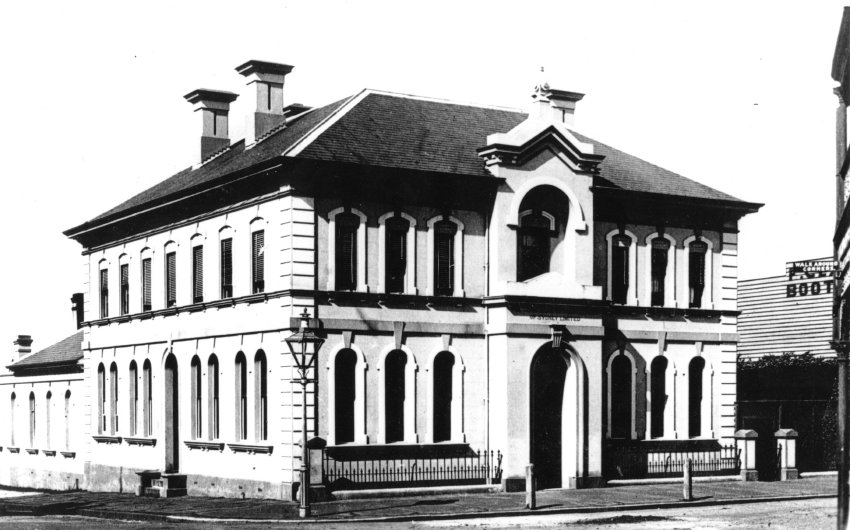 Commercial Bank, corner Beardy and Dangar Streets, 1908