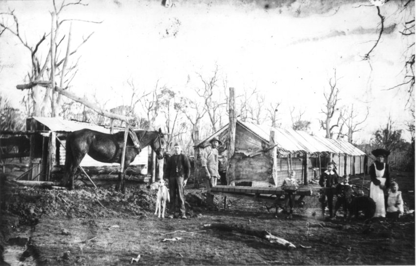 Ollera Brick Kiln, showing Albert Vickery and family