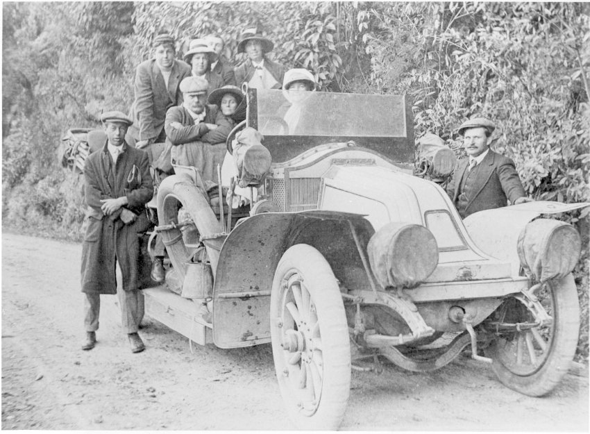 A group, possibly on the Dorrigo Mountain, or Big Hill, Kempsey, on the way to the Coast, c. 1910