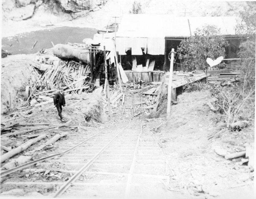 Wreckage at the foot of Baker's Creek Gorge after the Boiler disaster of 1913. 