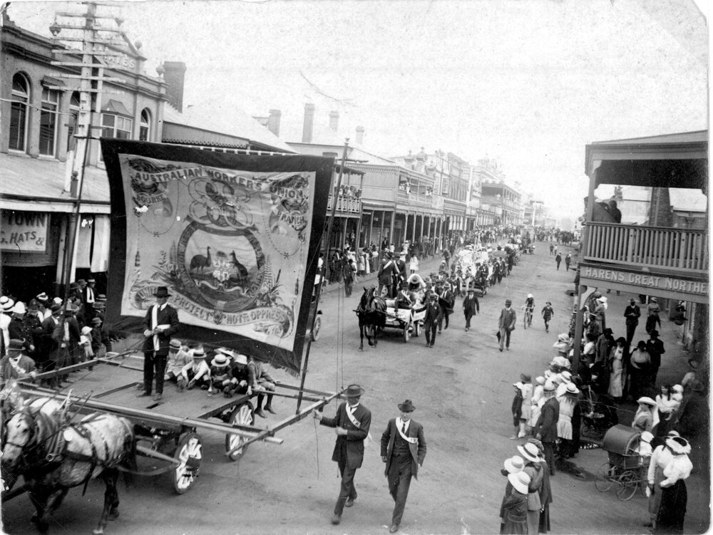 Eight Hour Day procession, Australian Worker's Union Banner from Royal Hotel with Haye's store &amp; Haren's bakery, c. 1910