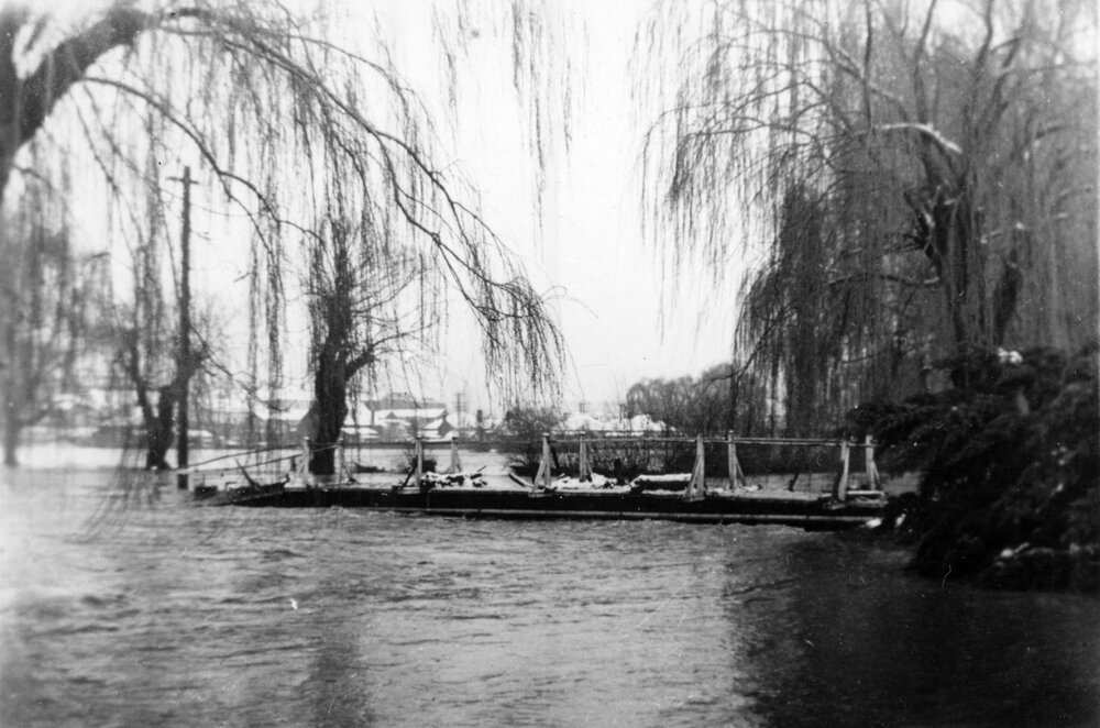 Armidale in snow and flood, Dumaresq Creek, footbridge in Faulkner Street, 1949