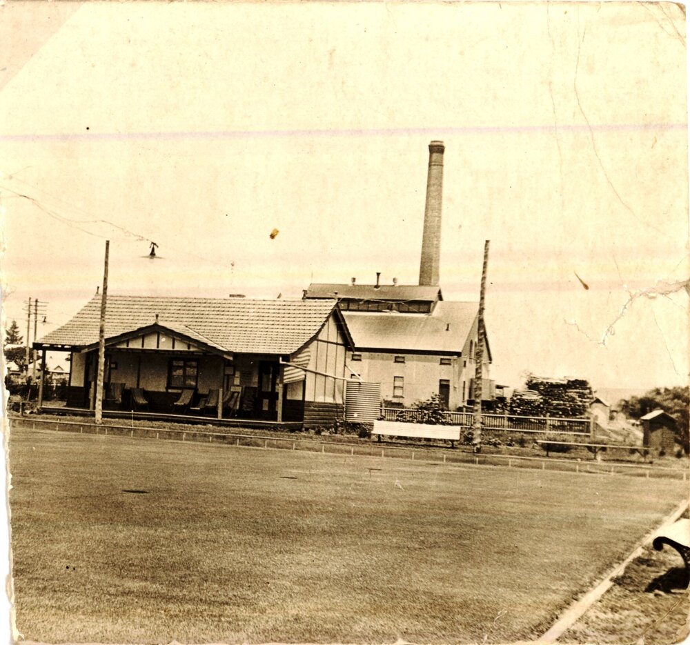 Bowling Green with flour mill behind [Tamworth lights], c. 1910