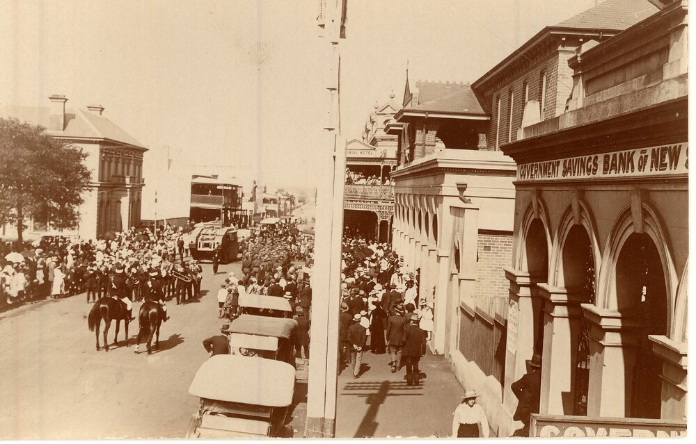 Beardy Street Armidale, parade with WW I tank, c. 1919