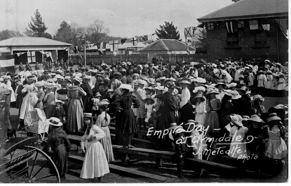 Empire Day crowd at Armidale Public School, 1908