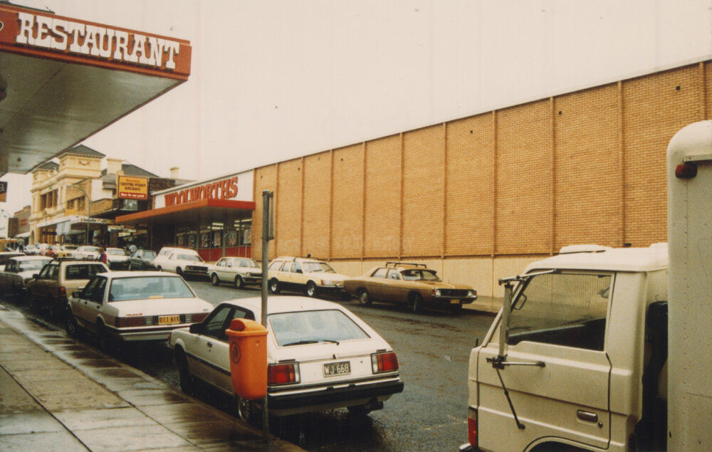 Woolworth's building in Beardy Street in March 1988 (Opened 10 November 1968)