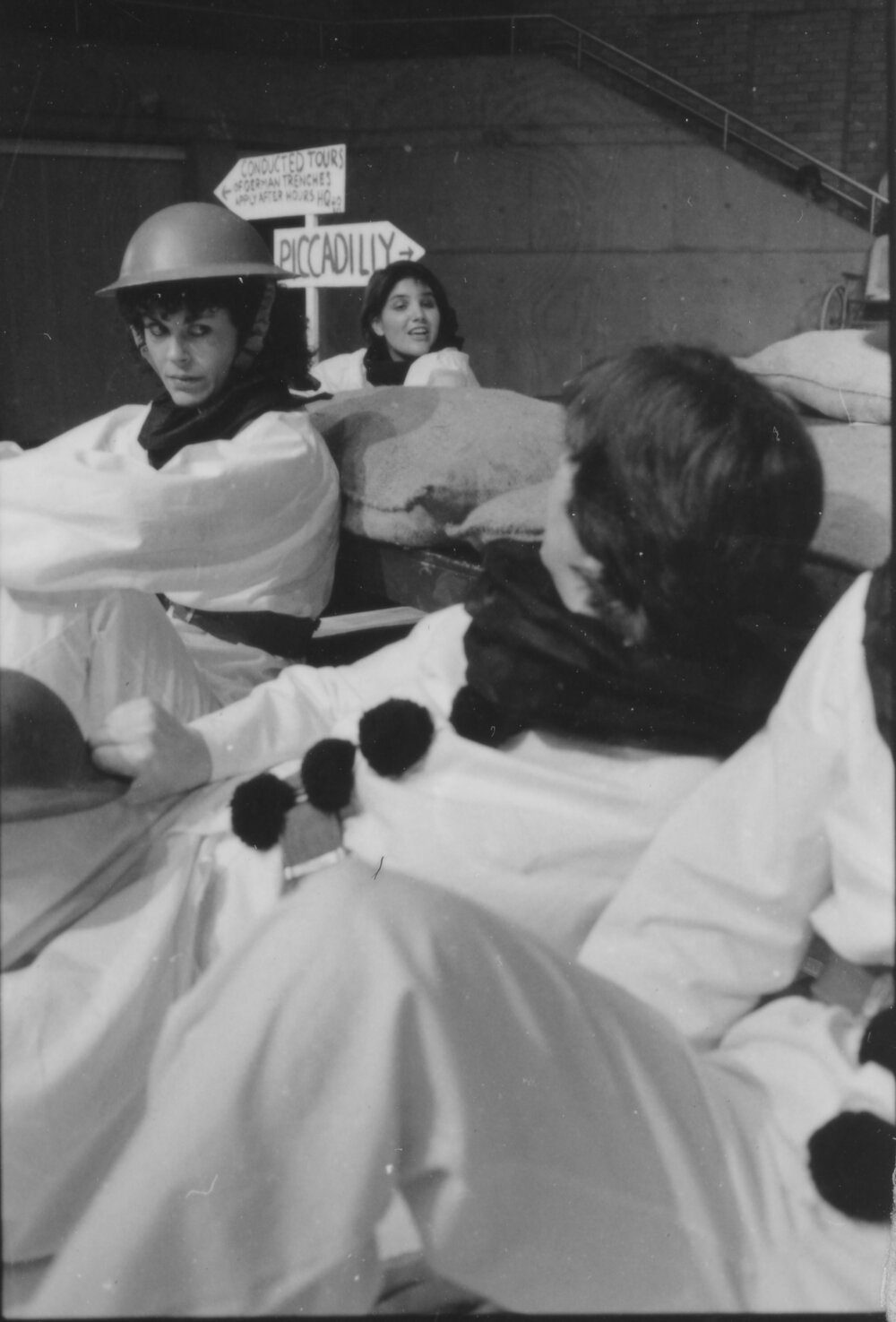 UNE Drama Production, 'Oh What a Lovely War', 1985