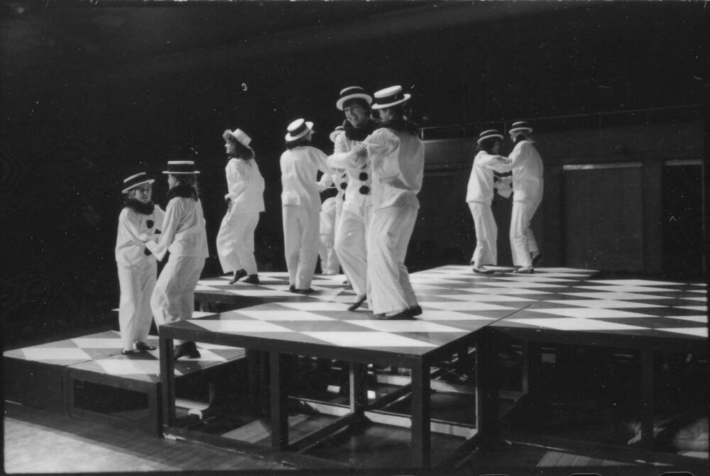 UNE Drama Production, 'Oh What a Lovely War', 1985