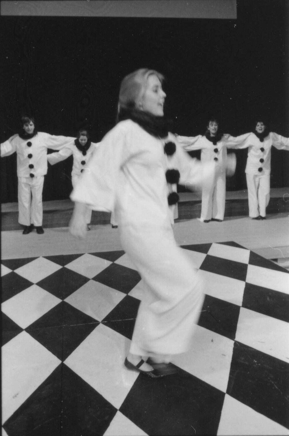 UNE Drama Production, 'Oh What a Lovely War', 1985