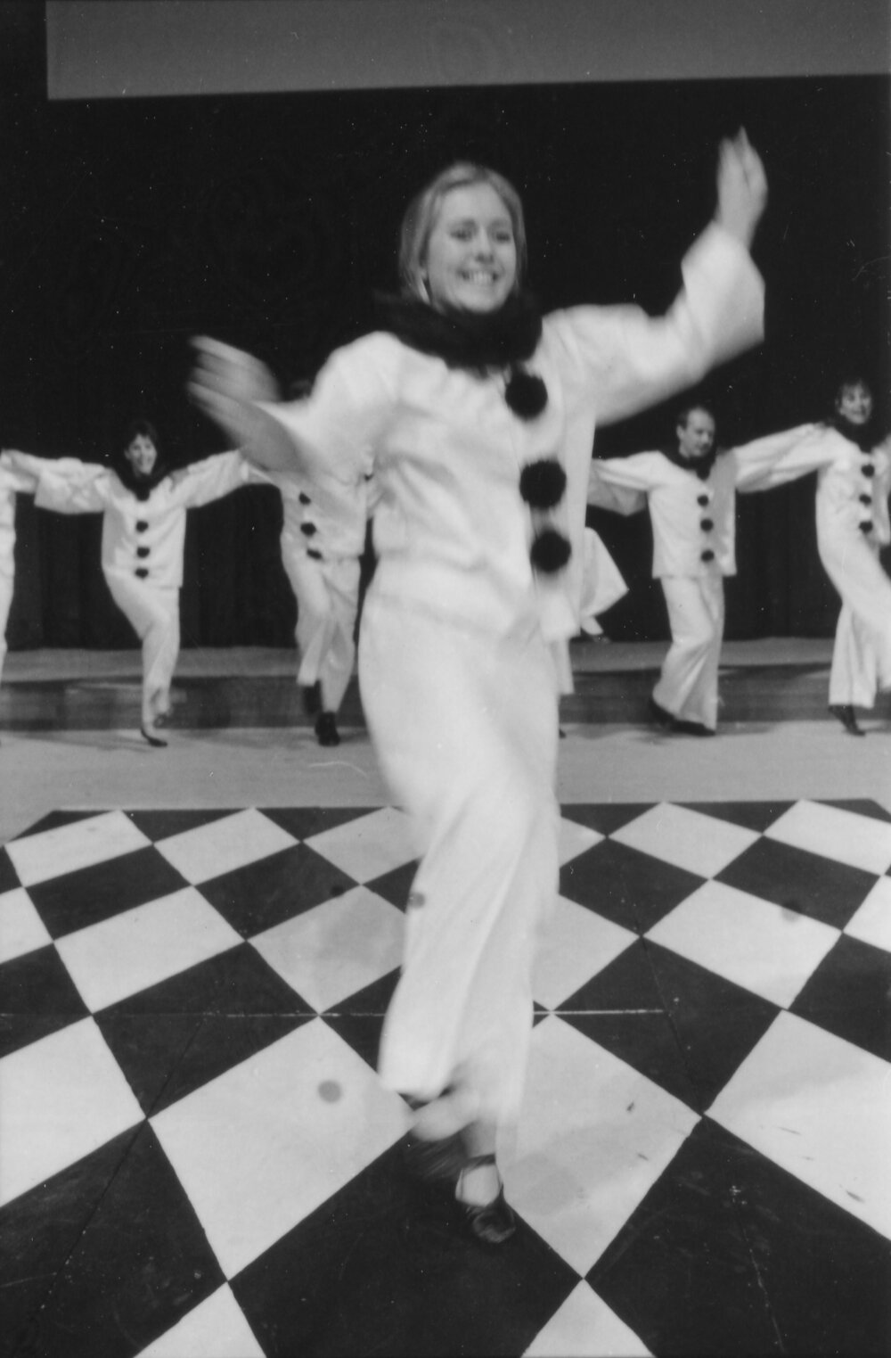 UNE Drama Production, 'Oh What a Lovely War', 1985