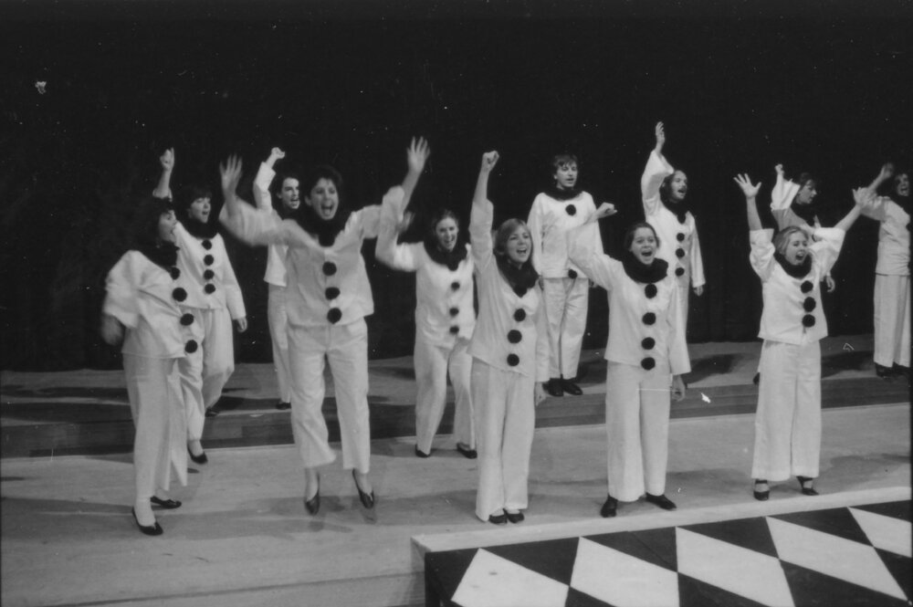 UNE Drama Production, 'Oh What a Lovely War', 1985