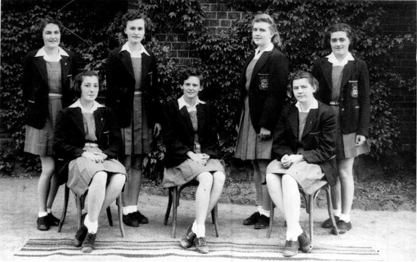 Netball team 1941 New England University College Netball (front) Hilda Gardener, Francis Lawler, Bessie Longworth (back) Lorraine Perkins, Jean Bridges, Joan Whitely, &amp; Heather Longworth