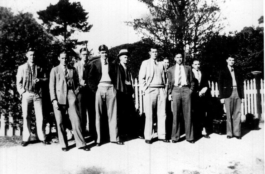 &ldquo;Loombra&rdquo; residence students waiting for 7.30 a.m. bus to take them to campus 