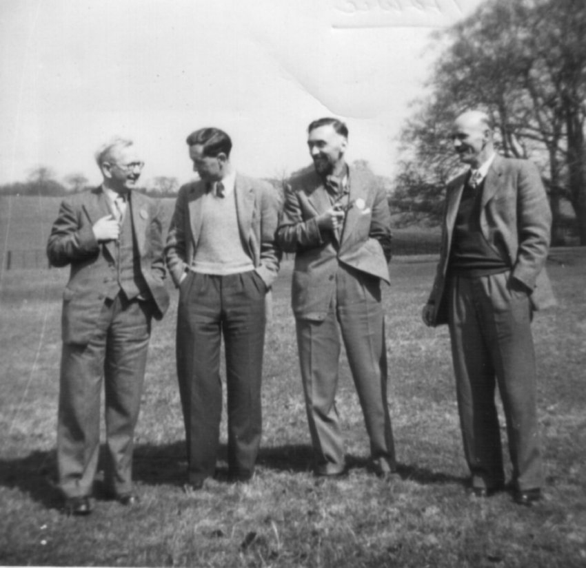 Frank Letters (l), Duncan Howie (r) and two unidentified individuals