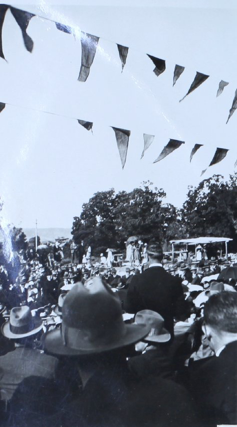 View of the Assembly at the laying of the foundation stones of the Armidale Teachers' College 2 November, 1929