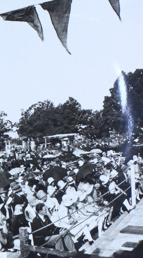 View of the Assembly at the laying of the foundation stones of the Armidale Teachers' College 2 November, 1929