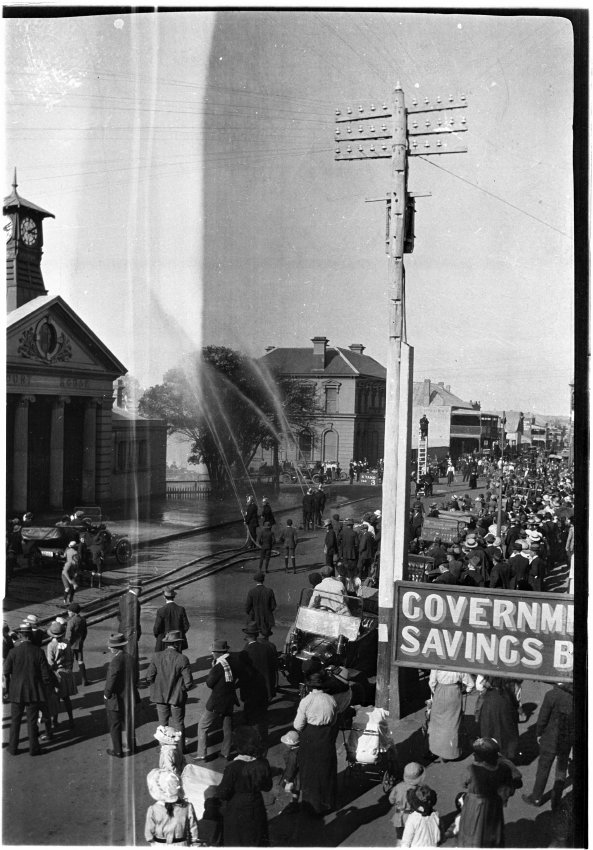 Display by Fire Brigade in Beardy Street, c.1918-1920