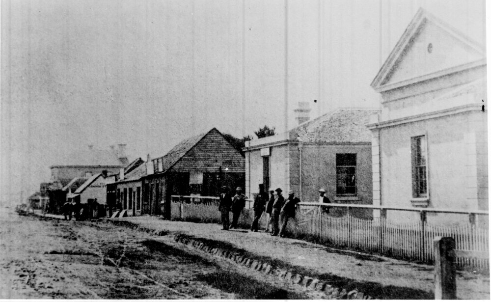 Beardy Street outside the Court House from 1913 Book