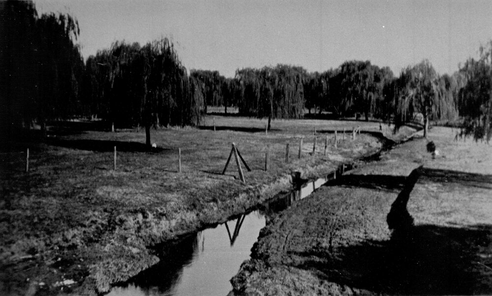 Looking along Dumaresq Creek from Stephens Bridge