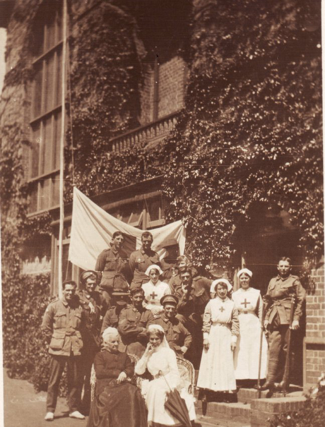 Sarah White with soldiers and nurses at Booloominbah