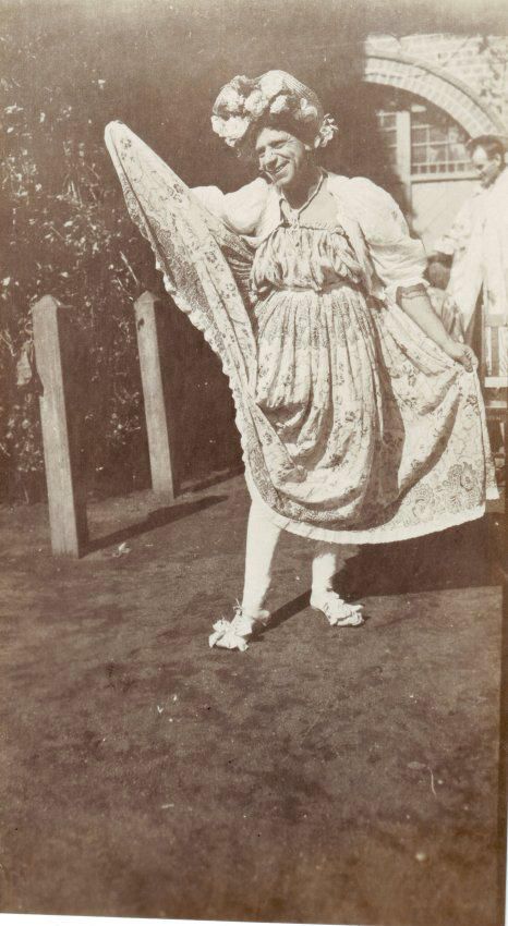 Soldier dressed as dame, Booloominbah