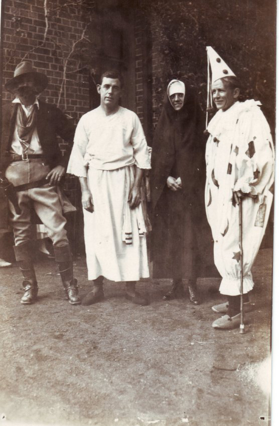 Soldiers in fancy dress, Booloominbah