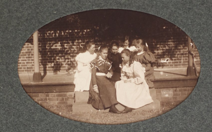 Six girls at Saumarez