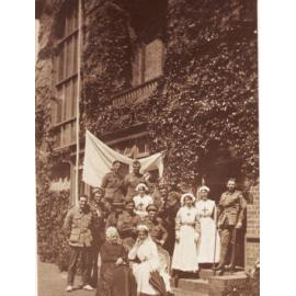 Sarah White with soldiers and nurses at Booloominbah