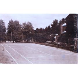 Saumarez Homestead tennis court and gardens