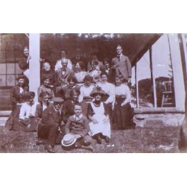 Group of unidentified people