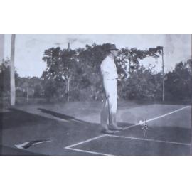 Unidentified man on a tennis court