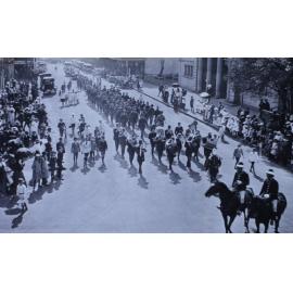 Parade down Beardy Street, Armidale