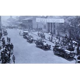 Parade down Beardy Street, Armidale