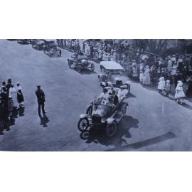 Parade down Beardy Street, Armidale