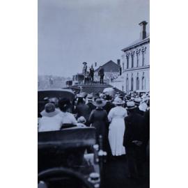 Parade down Beardy Street, Armidale