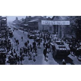 Parade down Beardy Street, Armidale