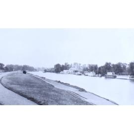 Up and down the Thames from Hampton Court 