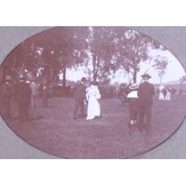 Group of unidentified people