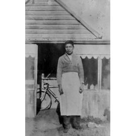 Unidentified Hong Yuen cook, 1930s