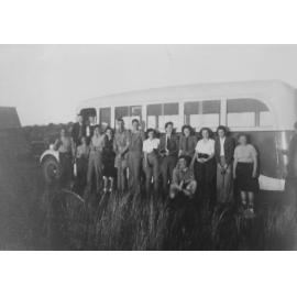 NEUC student group on excursion to Tamworth, 1944