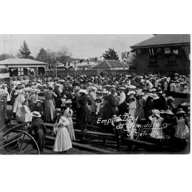 Empire Day crowd at Armidale Public School, 1908