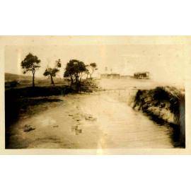 Kingsford Smith Album, Creek and House