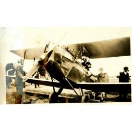 Kingsford Smith Album, Kingsford Smith and Biplane